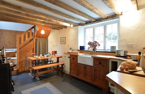 Nant Gwynant Cottage | PANTLLENI, pet friendly, character holiday cottage in Nant Gwynant