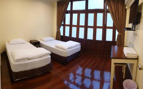 Ban Phan Thom House | Papermoon Guesthouse