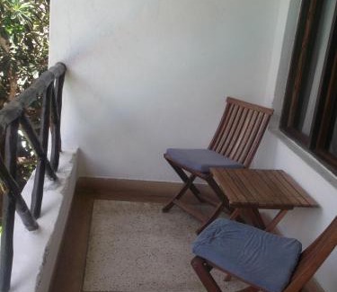 Bamburi Hotel | Papillon Garden Bar Villas