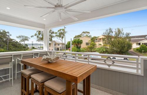 Soldiers Point House | Paradise, 1-2B Bagnall Ave - water views, air con, Wi-Fi, Dog Friendly