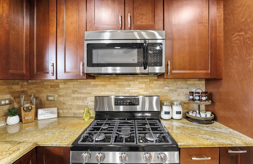 Wasco House | Paradise 4BR w/Pool & Games