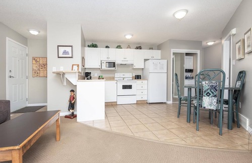 Lethbridge Condo | Paradise Canyon Golf Resort - Luxury Condo M401