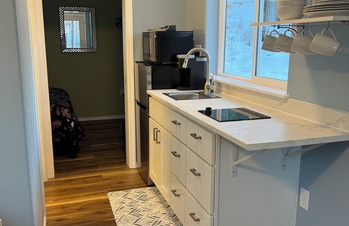 Meadow Lakes Cottage | Paradise Cottage - Charming 1 bedroom lake view cottage minutes from Wasilla.