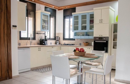 Zikhron Ya'aqov House | PARADISE HOUSE - SPACIOUS AND SERENE