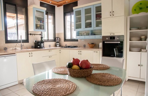 Zikhron Ya'aqov House | PARADISE HOUSE - SPACIOUS AND SERENE