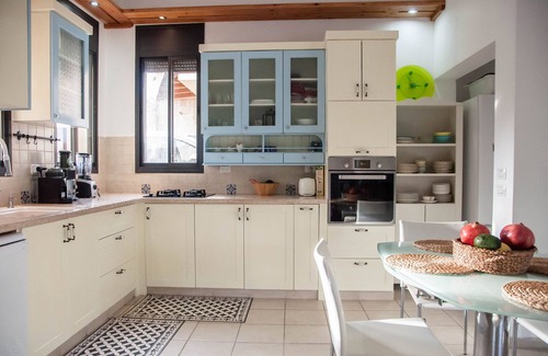 Zikhron Ya'aqov House | PARADISE HOUSE - SPACIOUS AND SERENE