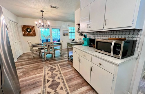 Country Club Estates House | Paradise is waiting for you! Minutes away from St. Simons, Jekyll, Golf & FLETC!
