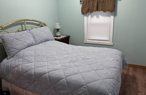 Andover Cottage | Paradise Lakefront Cottage on Cranberry Lake