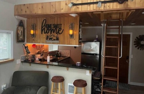 East Lake Hills Cabin | Paradise Loft at Timber Creek