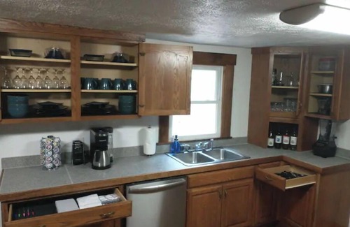 Barnardsville Cabin | Paradise Mountain Getaway! Hot Tub to Relax after Hiking, Fishing, & Fun Here!