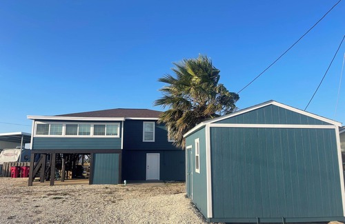 Cedar Lane House | Paradise on Neptune. Saltwater canal, minutes to ICW and beach.