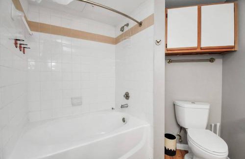 Woodlake - Briar Meadow Apartment | Paradise Parkway 3 Beds Near Galleria With Garage
