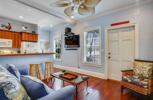The Meadows House | Paradise Place by AvantStay | Key West Old Town Condo w/Shared Pool