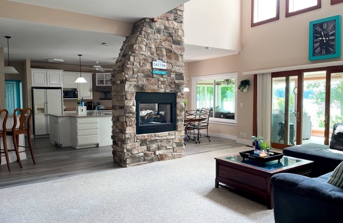 Littleton House | 💥PARADISE POINTE: 2 Floors, 4 BDR, 7 Beds, Guests, PET FRIENDLY 🥇