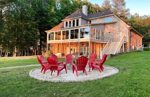 Littleton House | 💥PARADISE POINTE: 2 Floors, 4 BDR, 7 Beds, Guests, PET FRIENDLY 🥇