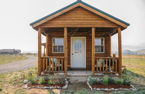 Livingston Cottage | Paradise Valley Cabin by Chico & Yellowstone Park!