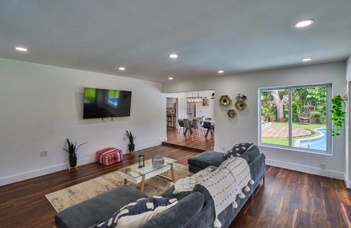 Biscayne Park Villa | Paradise Villa Beach VB Court & Pool & Terrace & Fire Pit