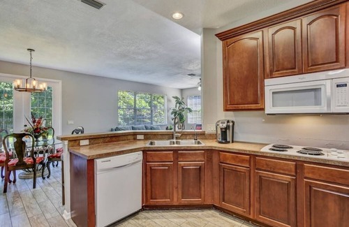 Seffner Community Alliance House | Paradise Villa Heated POOL, Hot Tub, BBQ & Fire Pit