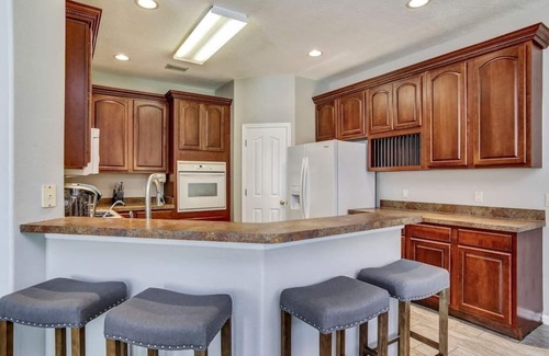 Seffner Community Alliance House | Paradise Villa Heated POOL, Hot Tub, BBQ & Fire Pit