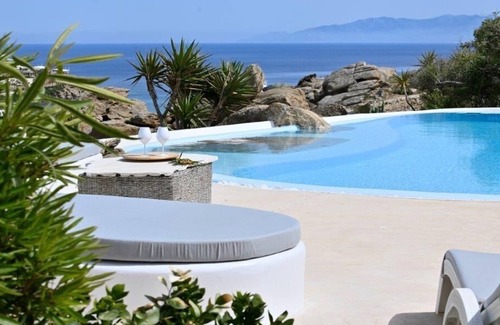 Paraga Villa | PARAGA SEA VIEW VILLA 2 WALKING DISTANCE to BEACH n by Calypso Sunset Villas