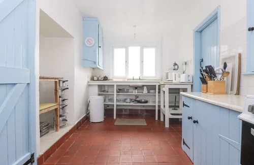 The Lizard Cottage | PARC AN CASTLE COTTAGE, family friendly, with a garden in The Lizard