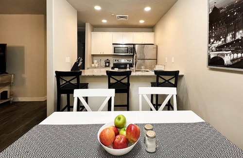 Downtown Salt Lake City Apartment | PARIS - 2 beds/Free garage parking/Downtown Salt Lake City