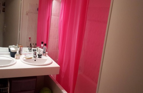 Universite Apartment | PARIS LA DEFENSE 1 double bed and 2 single beds