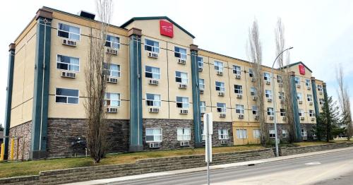 Red Deer Hotel | Park Hill Inn & Suite