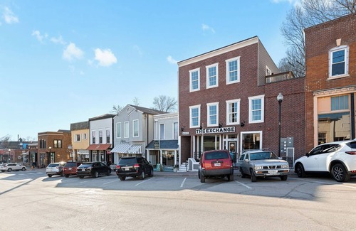 Parkville Apartment | Park House on Main