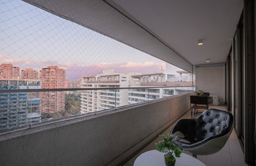 Vitacura Apartment | Park & Shop: Chic 2BR sleeps 6, Las Condes