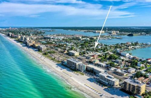 Madeira Beach Apartment | Park Shore Suite 7! Steps to Madeira Beach Access!