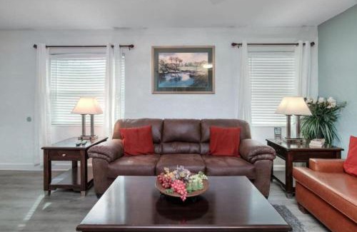 Madeira Beach Apartment | Park Shore Suite 9 - Madeira Beach!