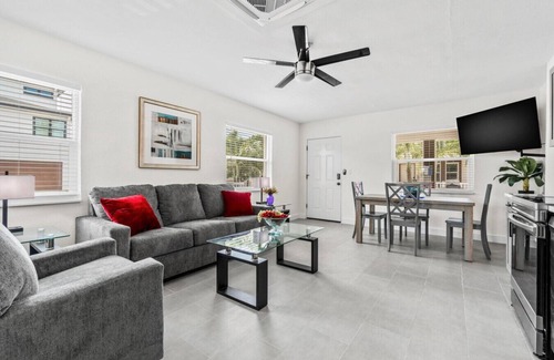 Madeira Beach Apartment | Park Shore Suite 9 - Madeira Beach!
