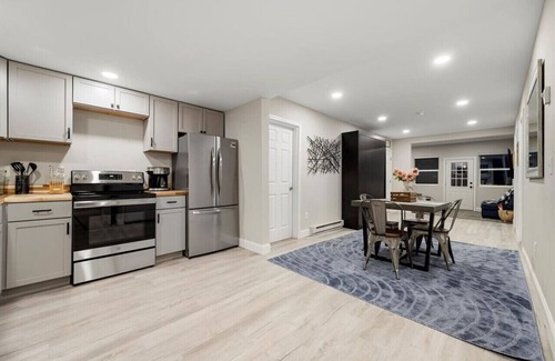 Sylvan Beach House | "Park-Slice of Heaven"-Sleeps 7!