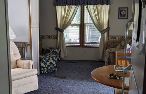 Perry House | Park unit #3 for rent by Silver Lake NY
