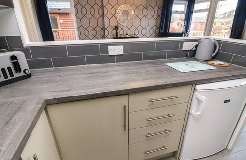 Warton Cottage | PARK VIEW LODGE, ARNSIDE 7, pet friendly, with pool in Carnforth
