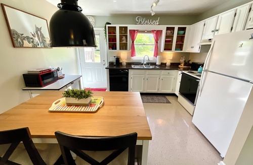 Aiken Apartment | Parkers Flat 147, Comfy and Cozy. Fully Furnished , Sparkling Clean .