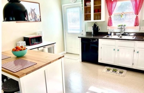 Aiken Apartment | Parkers Flat 147, Comfy and Cozy. Fully Furnished , Sparkling Clean .