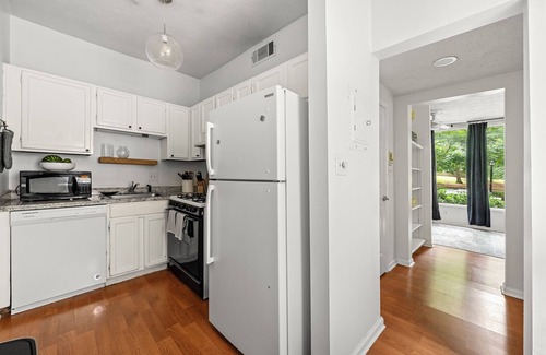 Midtown Apartment | Parkfront Edge – NEW! Chic Studio in Piedmont