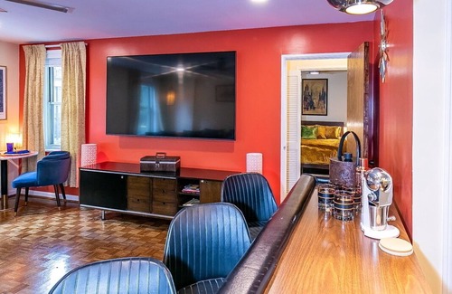 Peachtree Center Condo | Parking Included! Comfortably sleep 4 Downtown Atlanta