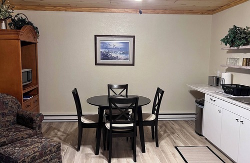 Donnybrook House | Parkview Suite in quiet Donnybrook