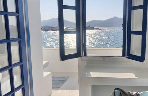 Naousa Apartment | Paros seafront studios Casa Phorkys with view of the sea + the Old Venetian Port