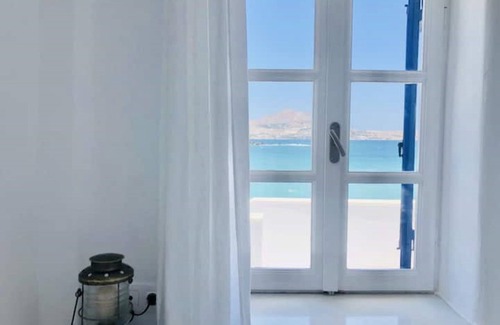 Naousa Apartment | Paros seafront studios Casa Phorkys with view of the sea + the Old Venetian Port