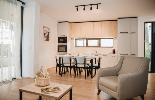 Ishem Villa | Parrot's Home in Plazhi San Pietro