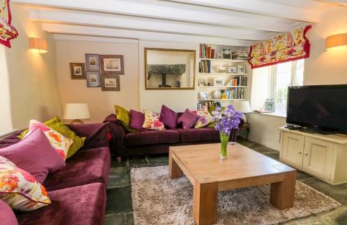 Treknow House | Parwin