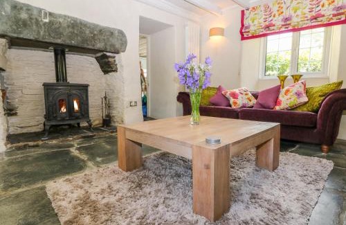 Treknow House | Parwin