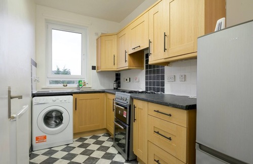 Restalrig Apartment | Pass the Keys | 1-Bedroom Edinburgh Flat Near Arthur’s Seat
