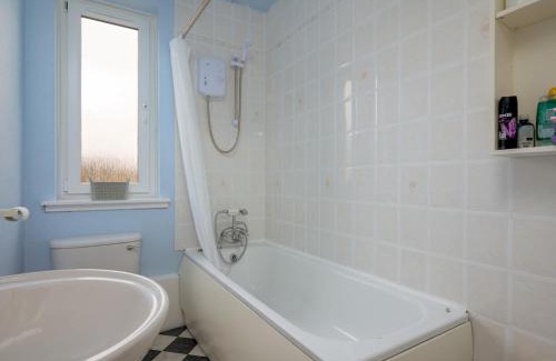 Restalrig Apartment | Pass the Keys 1-Bedroom Edinburgh Flat Near Arthur’s Seat