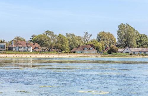 Bosham House | Pass the Keys 3 bedroom Cottage in the heart of beautiful Bosham