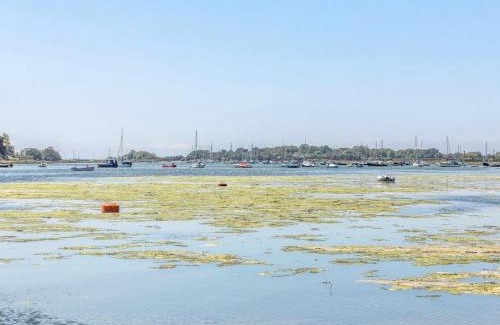 Bosham House | Pass the Keys 3 bedroom Cottage in the heart of beautiful Bosham